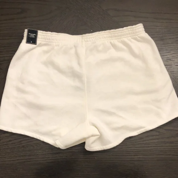 Women’s Brand New Abercrombie & Fitch White Shorts with Red and Blue Accents - Picture 4 of 11